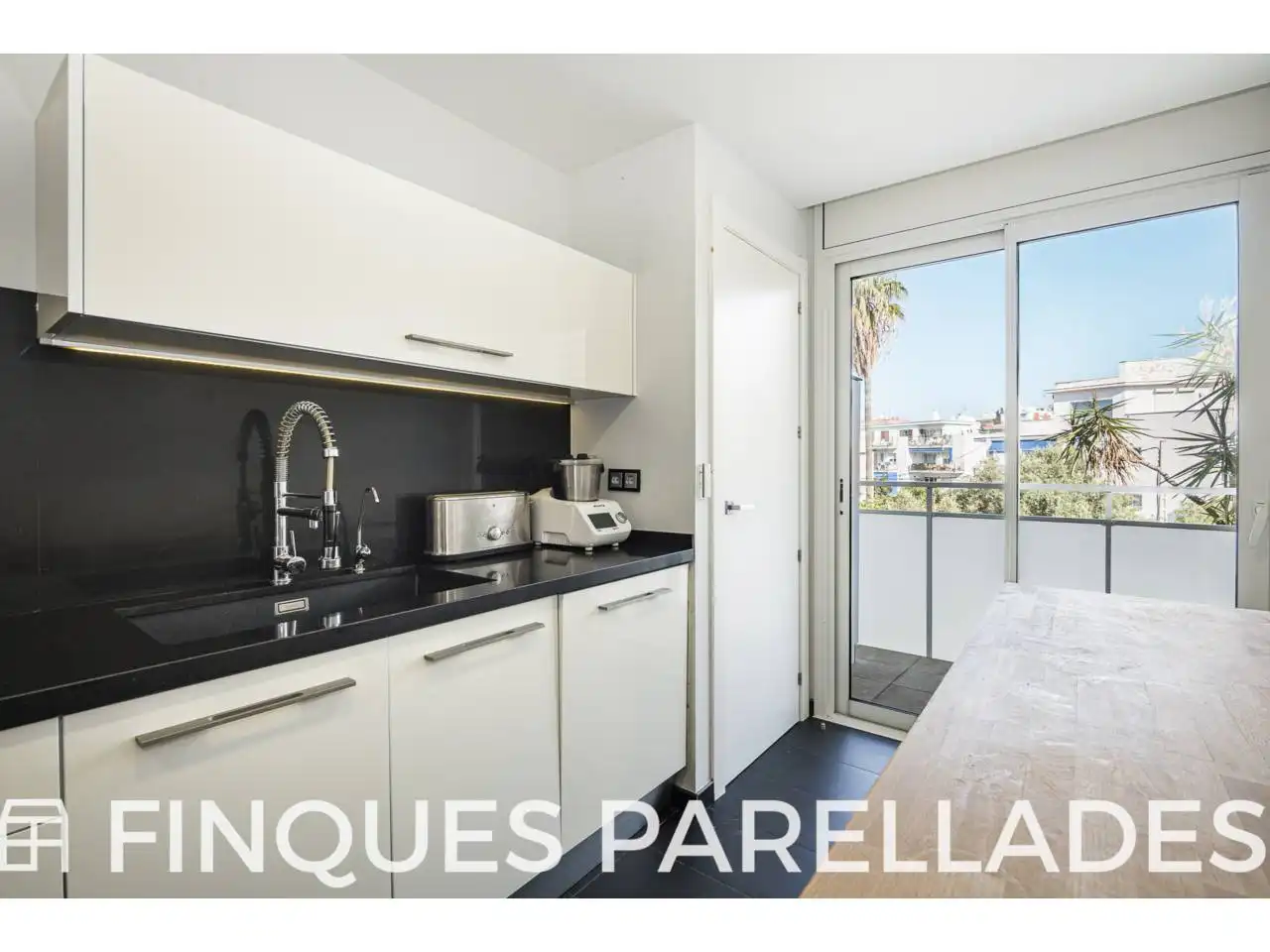 Kitchen of Flat for sale in Sitges  with Air Conditioner, Heating and Parquet flooring