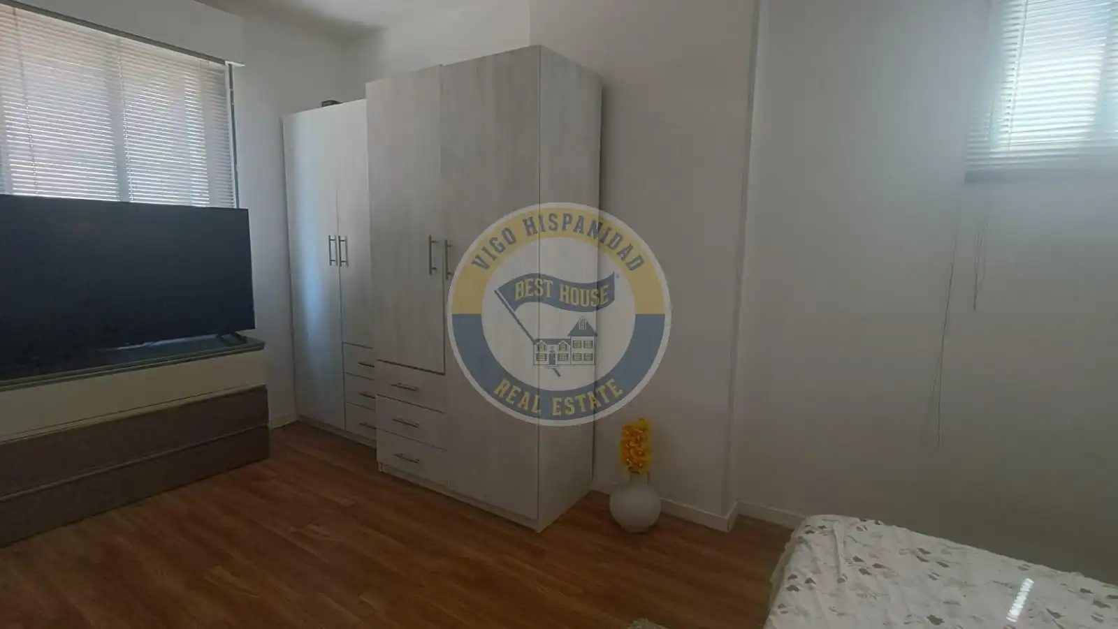 Dormitori de Casa o xalet en venda en Vigo  amb Calefacció, Jardí privat i Balcó