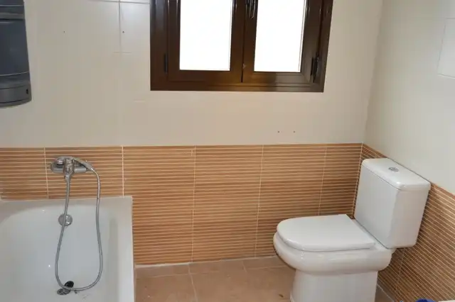 Bathroom of Detached homes for rent in Ontígola  with Air Conditioner, Oven and Washing machine