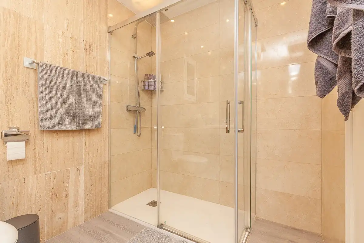 Bathroom of Flat for sale in Elviria - Cabopino