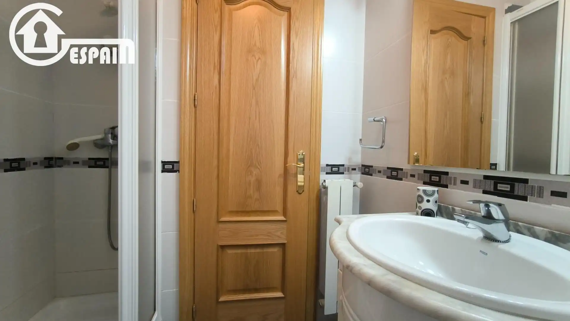 Bathroom of Flat for sale in Madrid  with Air Conditioner and Heating