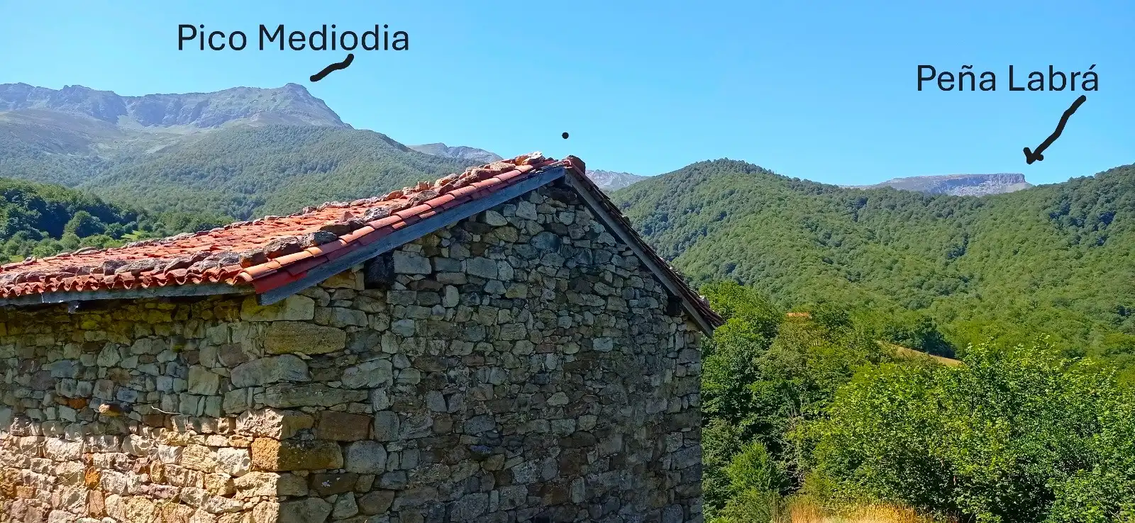 Vista exterior de Casa o chalet en venta en Polaciones con Jardín privado