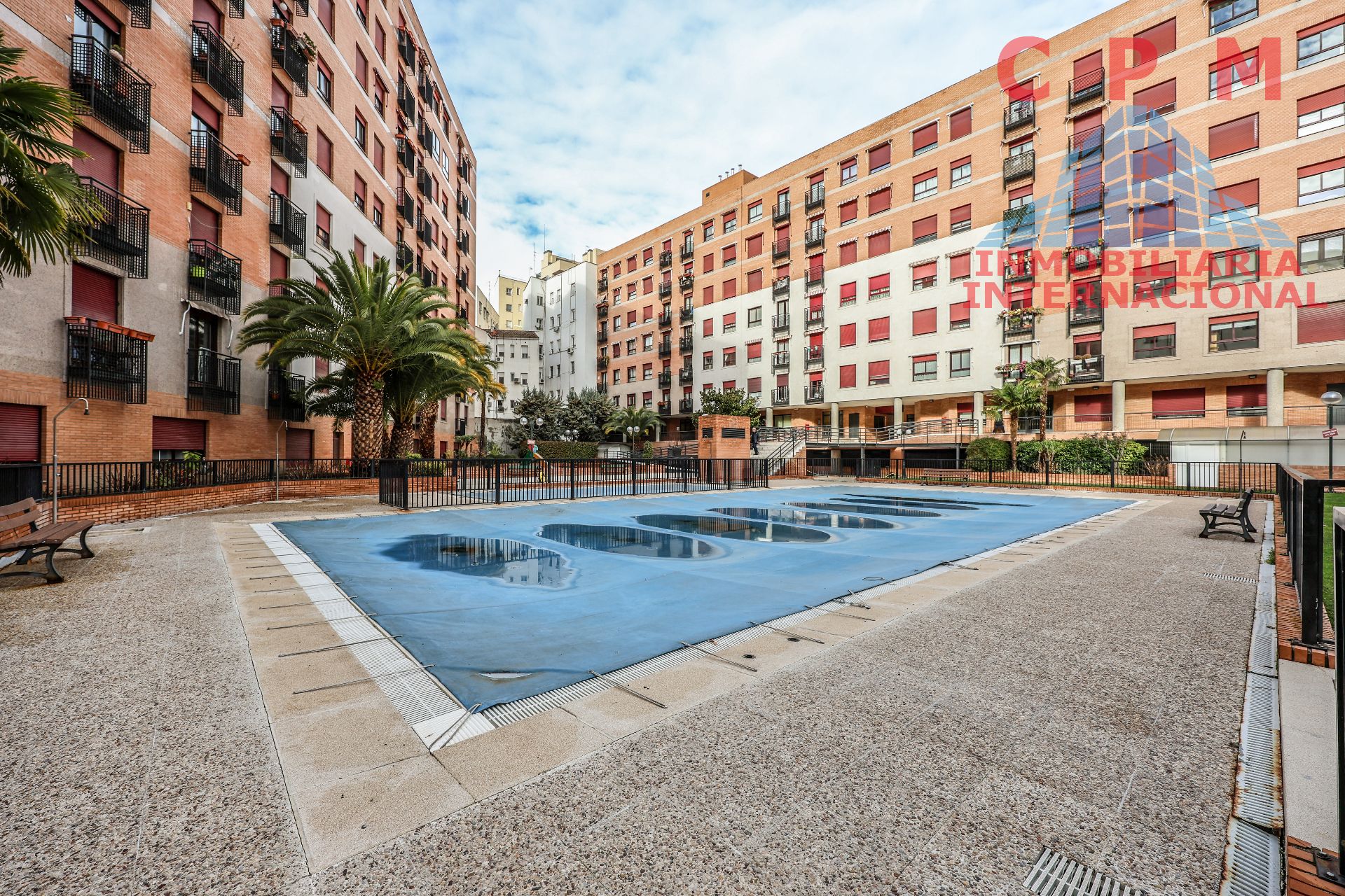 Swimming pool of Flat to rent in  Madrid Capital  with Air Conditioner, Heating and Parquet flooring