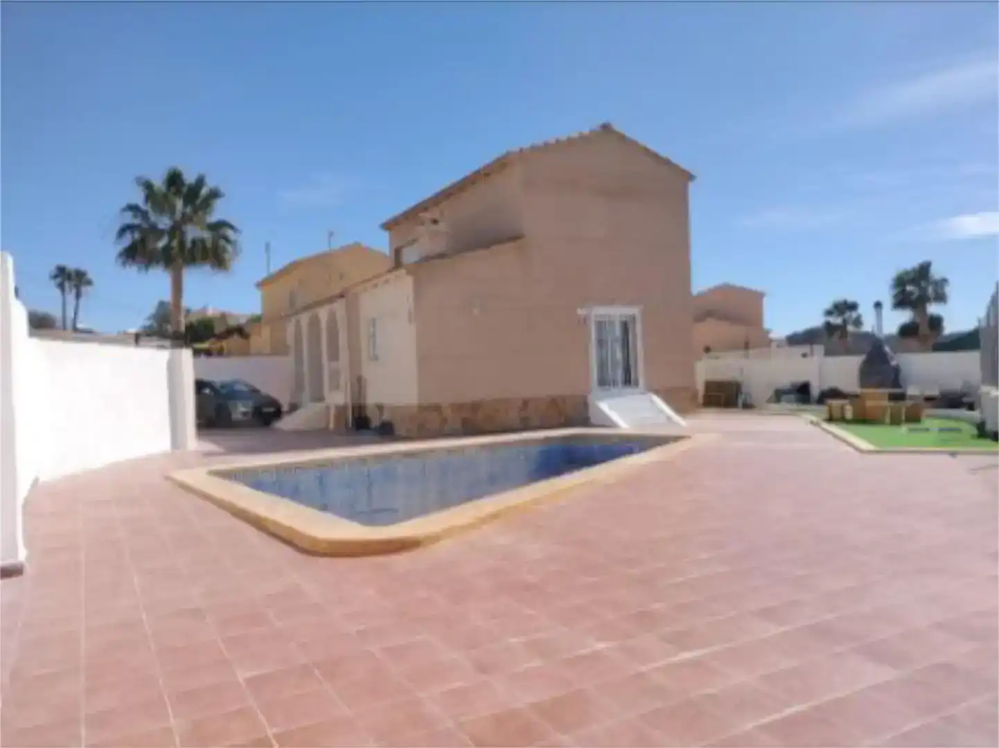 Vista exterior de Casa o xalet en venda en Elda amb Piscina