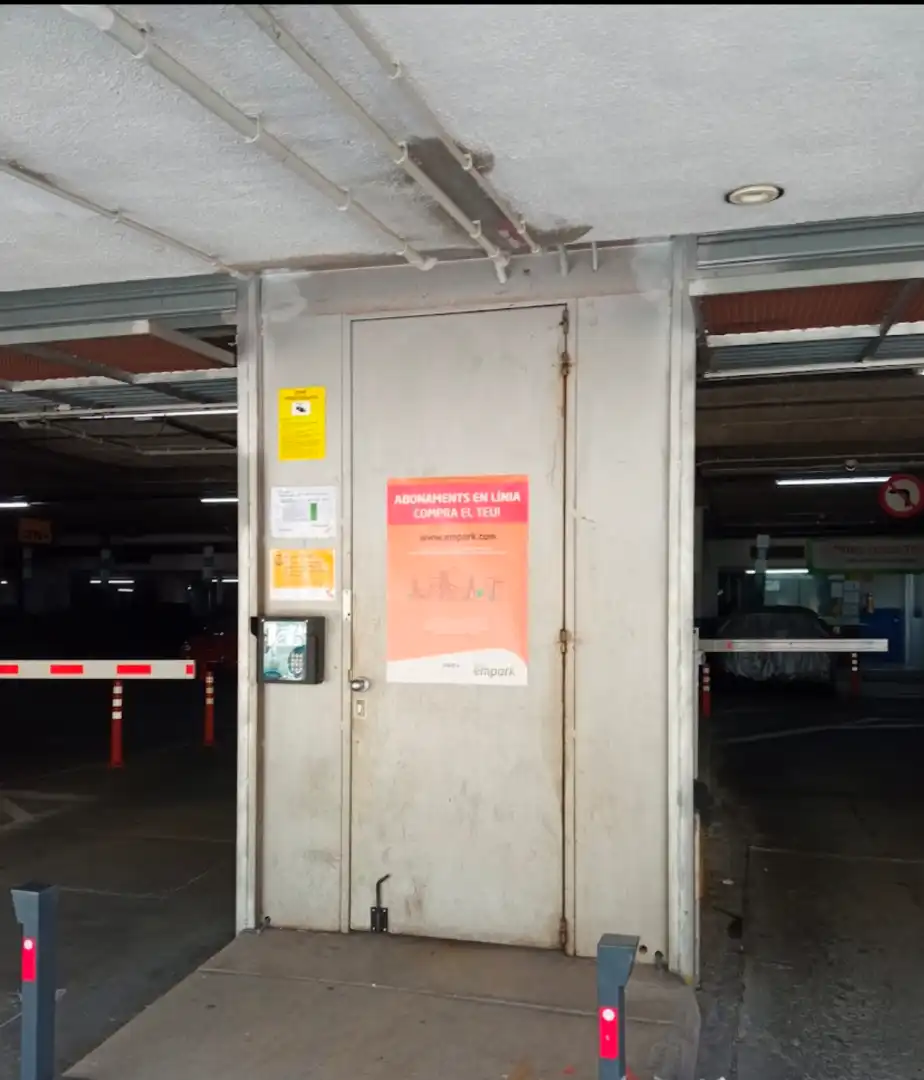 Parking de Garaje de alquiler en Sant Cugat del Vallès con Alarma