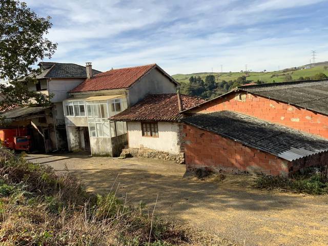 Casa-chalet en Venta en Tineo