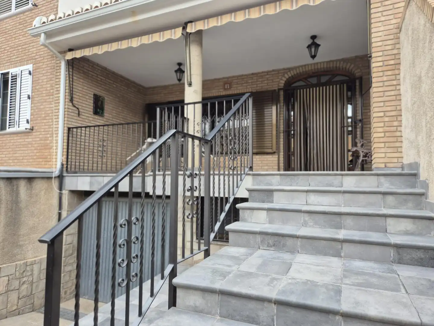 Casa adosada en venta en Llíria con Aire acondicionado, Terraza y Balcón