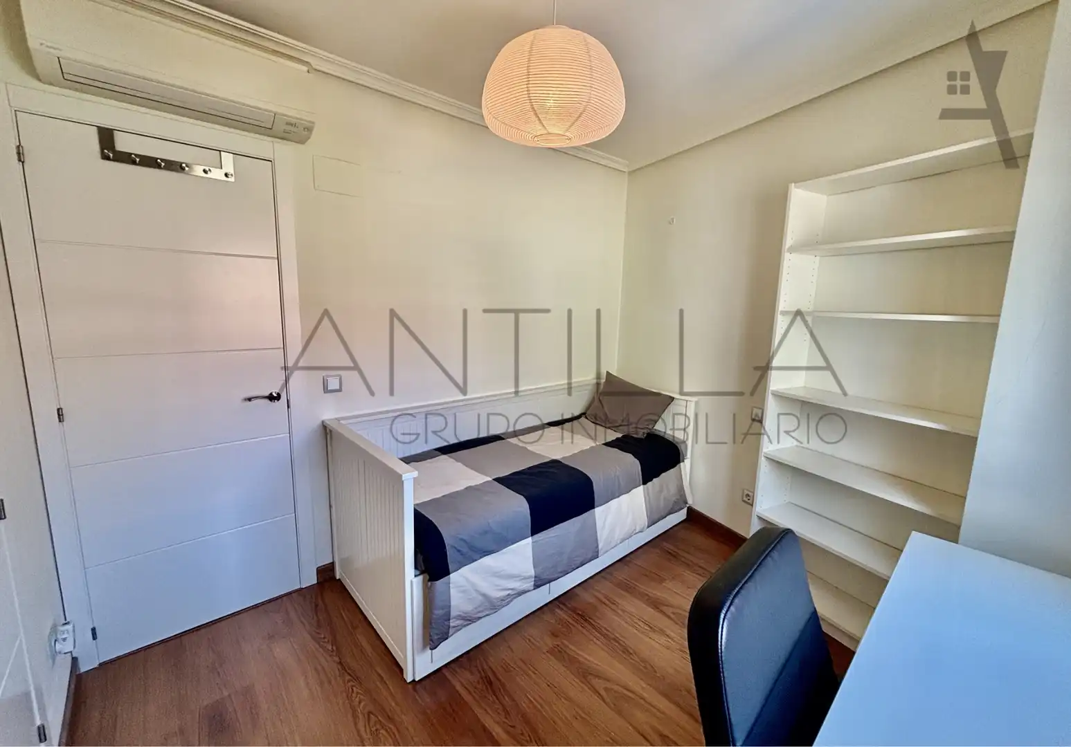 Bedroom of Flat for sale in Madrid  with Air Conditioner, Heating and Furnished