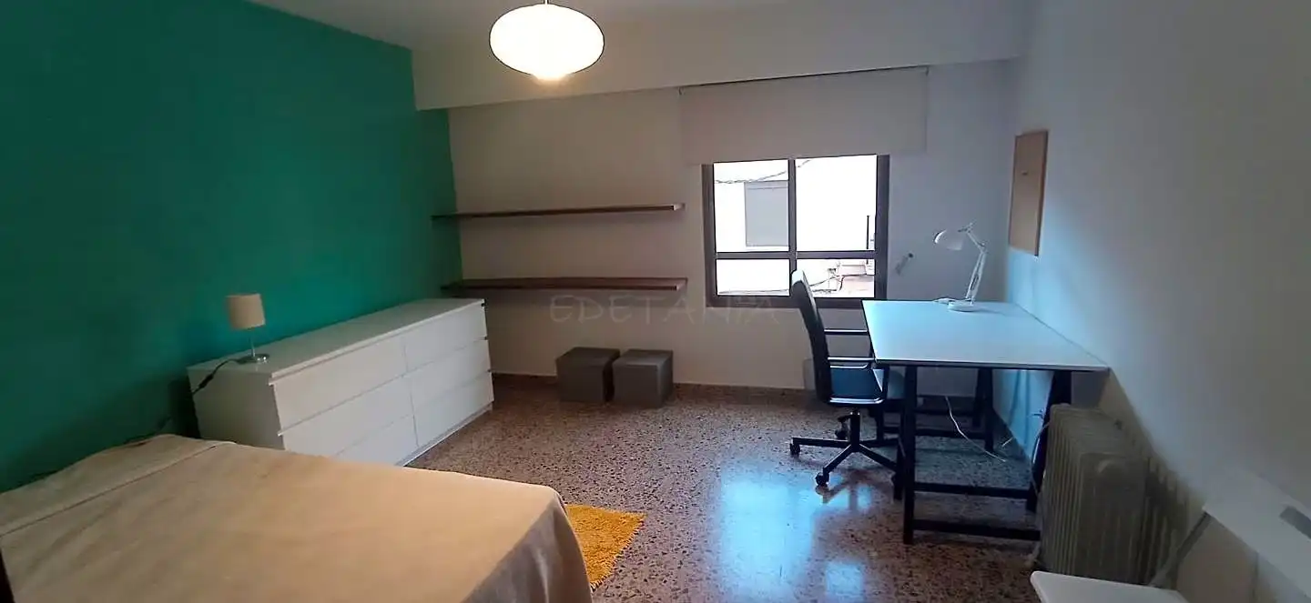 Habitación de Apartamento de alquiler en Moncada con Aire acondicionado, Terraza y Amueblado
