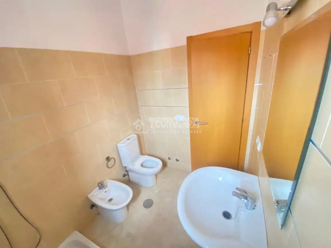 Baño de Piso en venta en Sanlúcar la Mayor con Aire acondicionado y Amueblado