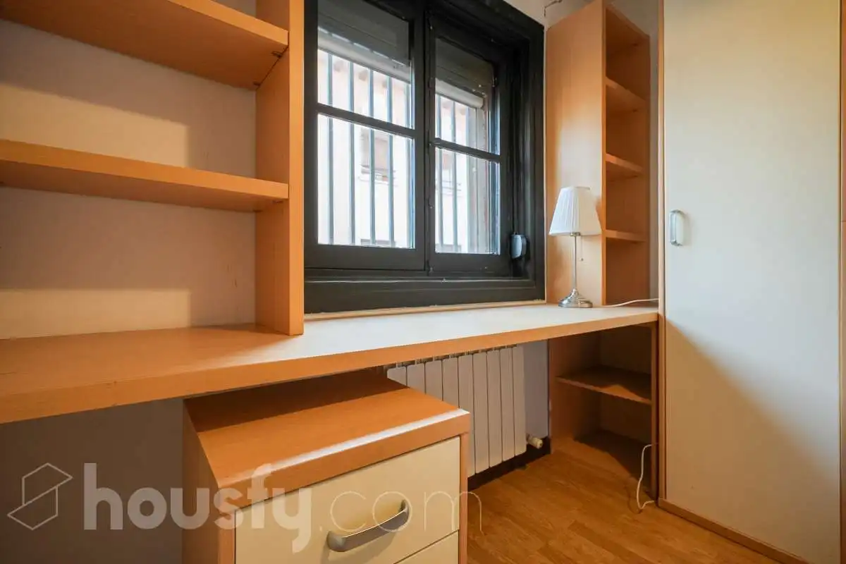 Schlafzimmer von Dachboden zum Verkauf in Madrid