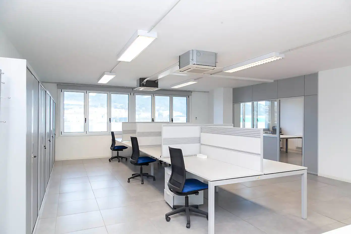 Nave industrial en venta en Molins de Rei con Alarma
