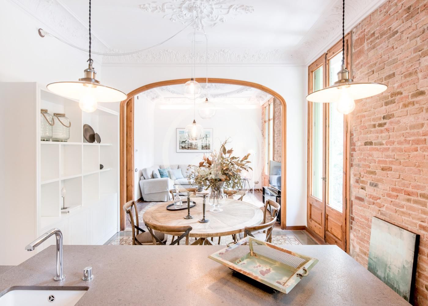 Comedor de Piso de alquiler en  Barcelona Capital con Aire acondicionado, Calefacción y Amueblado