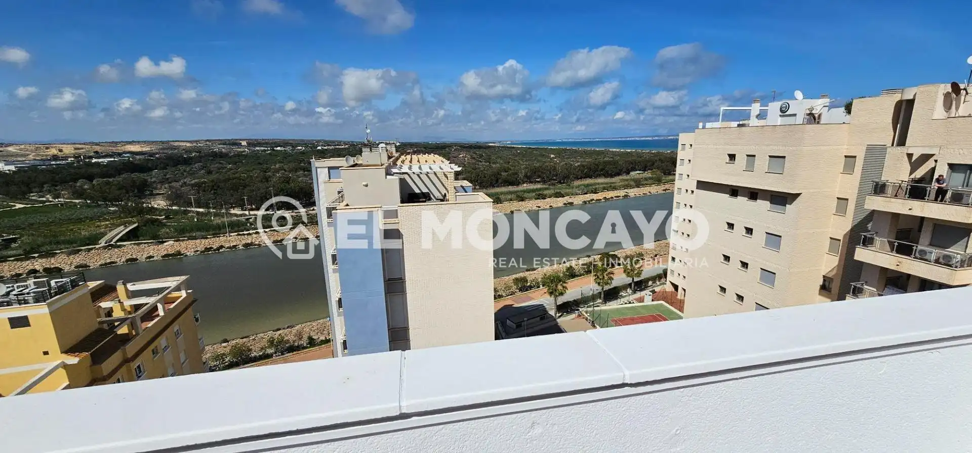 Vista exterior de Ático en venta en Guardamar del Segura con Aire acondicionado, Calefacción y Terraza