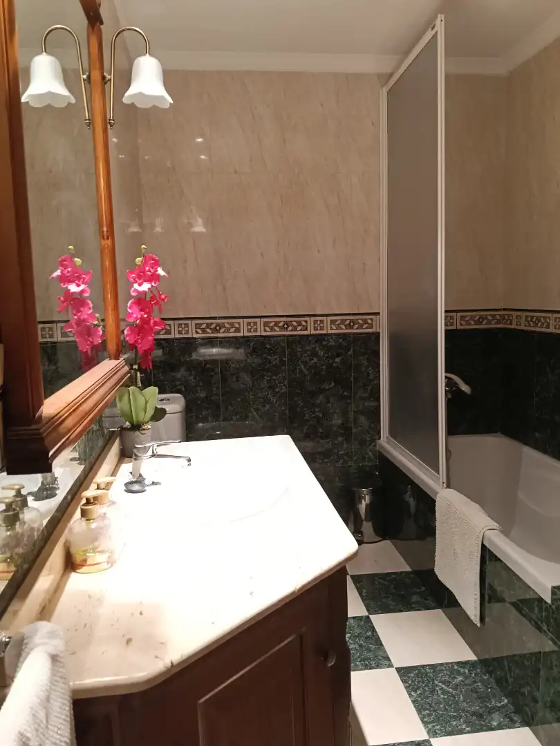 Baño de Piso de alquiler en Padul con Aire acondicionado, Calefacción y Amueblado