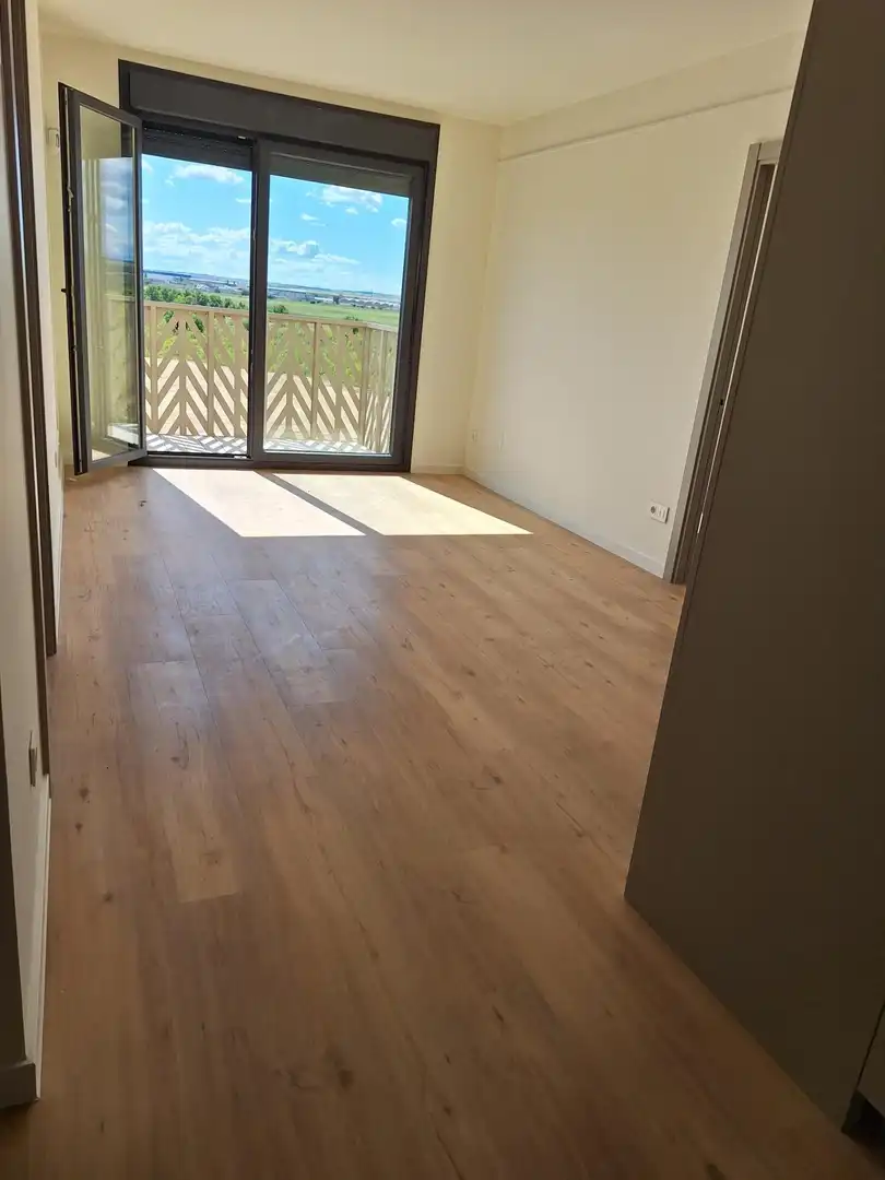 Habitación de Apartamento de alquiler en Alcalá de Henares con Aire acondicionado, Calefacción y Jardín privado
