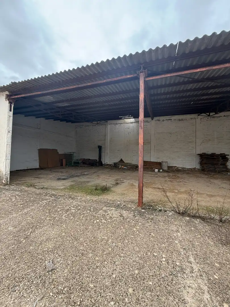 Nave industrial en venta en Casas de Haro con Alarma