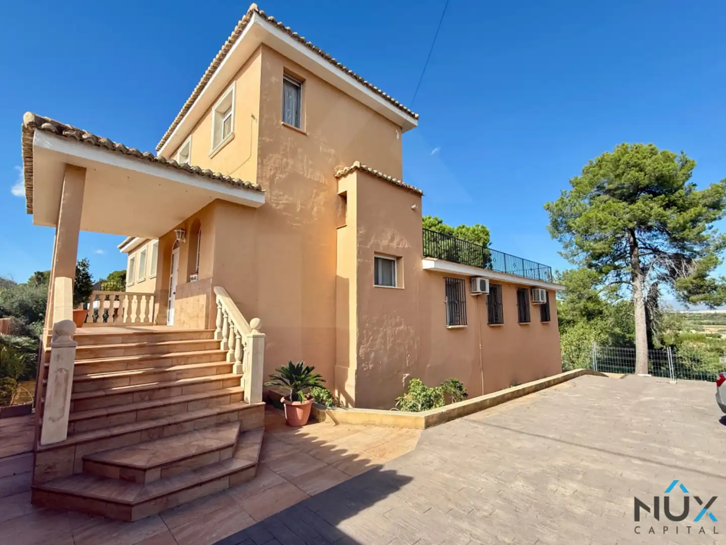 Vista exterior de Casa o xalet en venda en Riba-roja de Túria amb Aire condicionat, Calefacció i Jardí privat