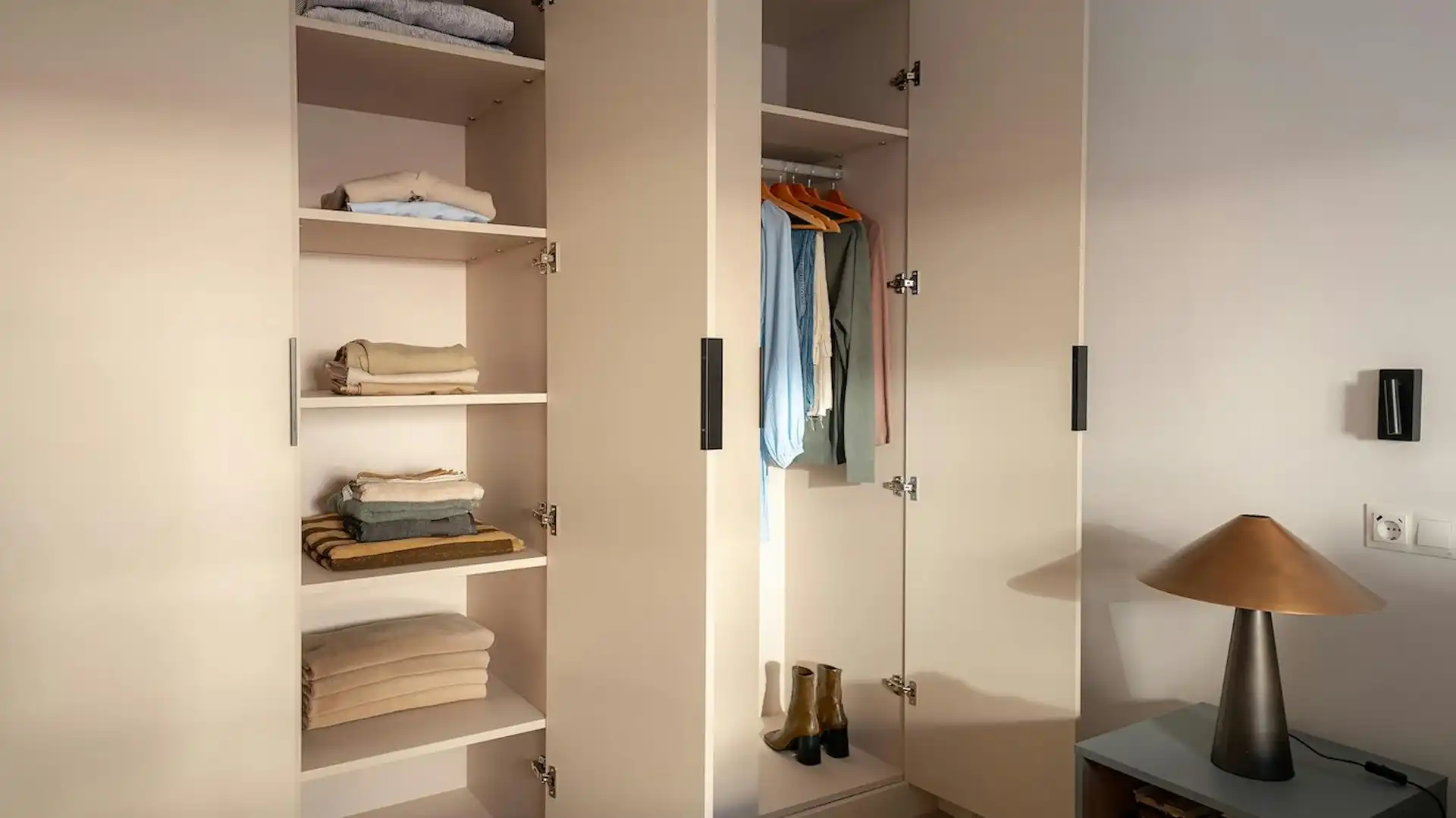 Habitación de Piso de alquiler en Alcobendas con Aire acondicionado, Calefacción y Amueblado