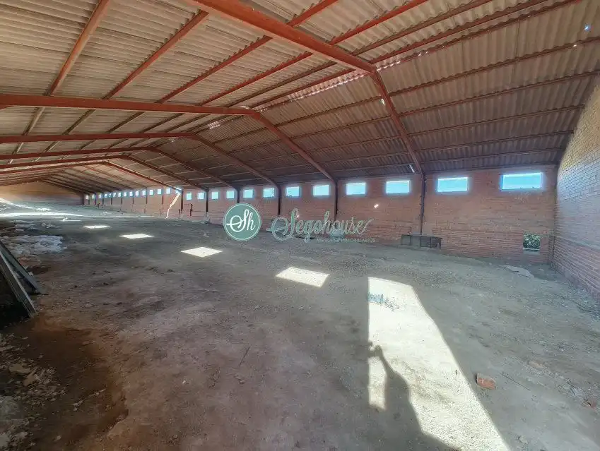 Nave industrial de alquiler en Abades