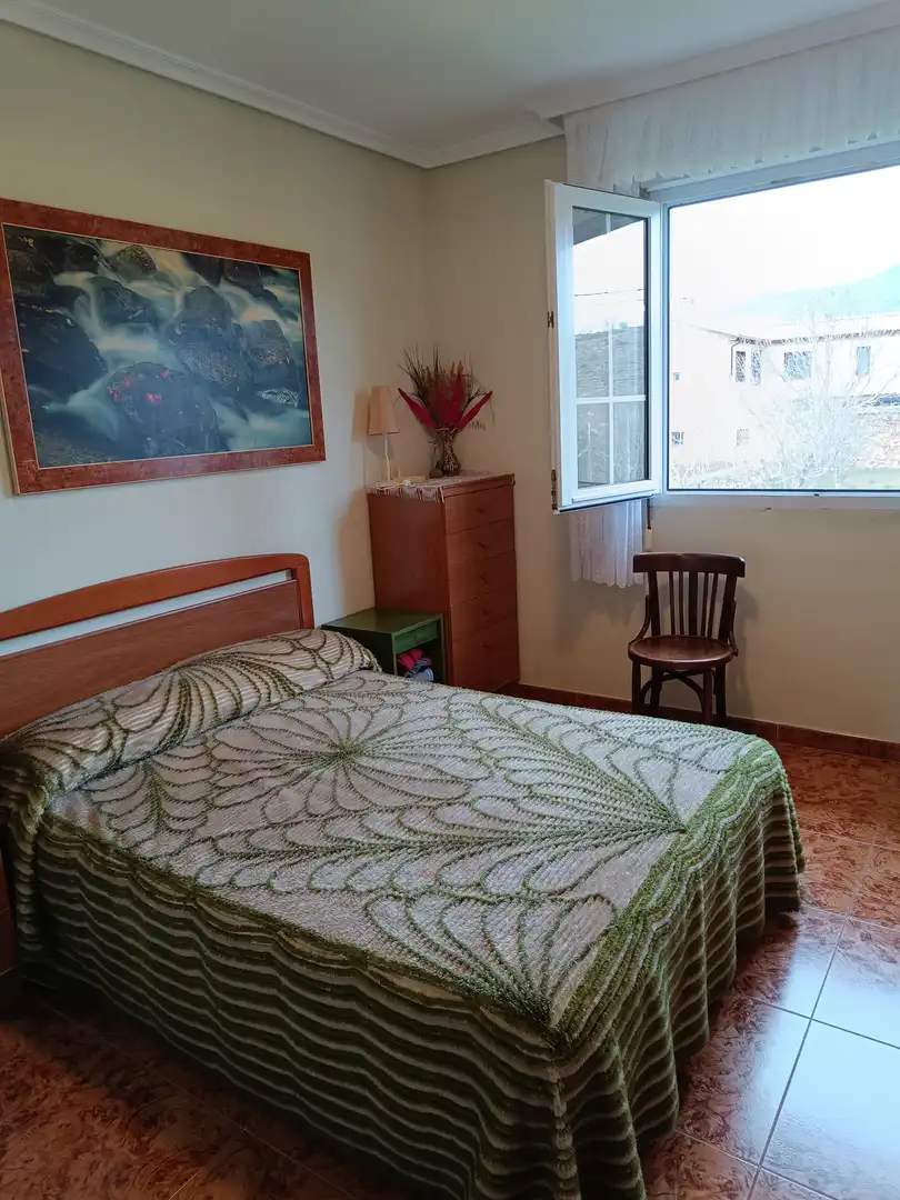 Dormitori de Casa o xalet en venda en Aguilar de Campoo amb Calefacció i Terrassa