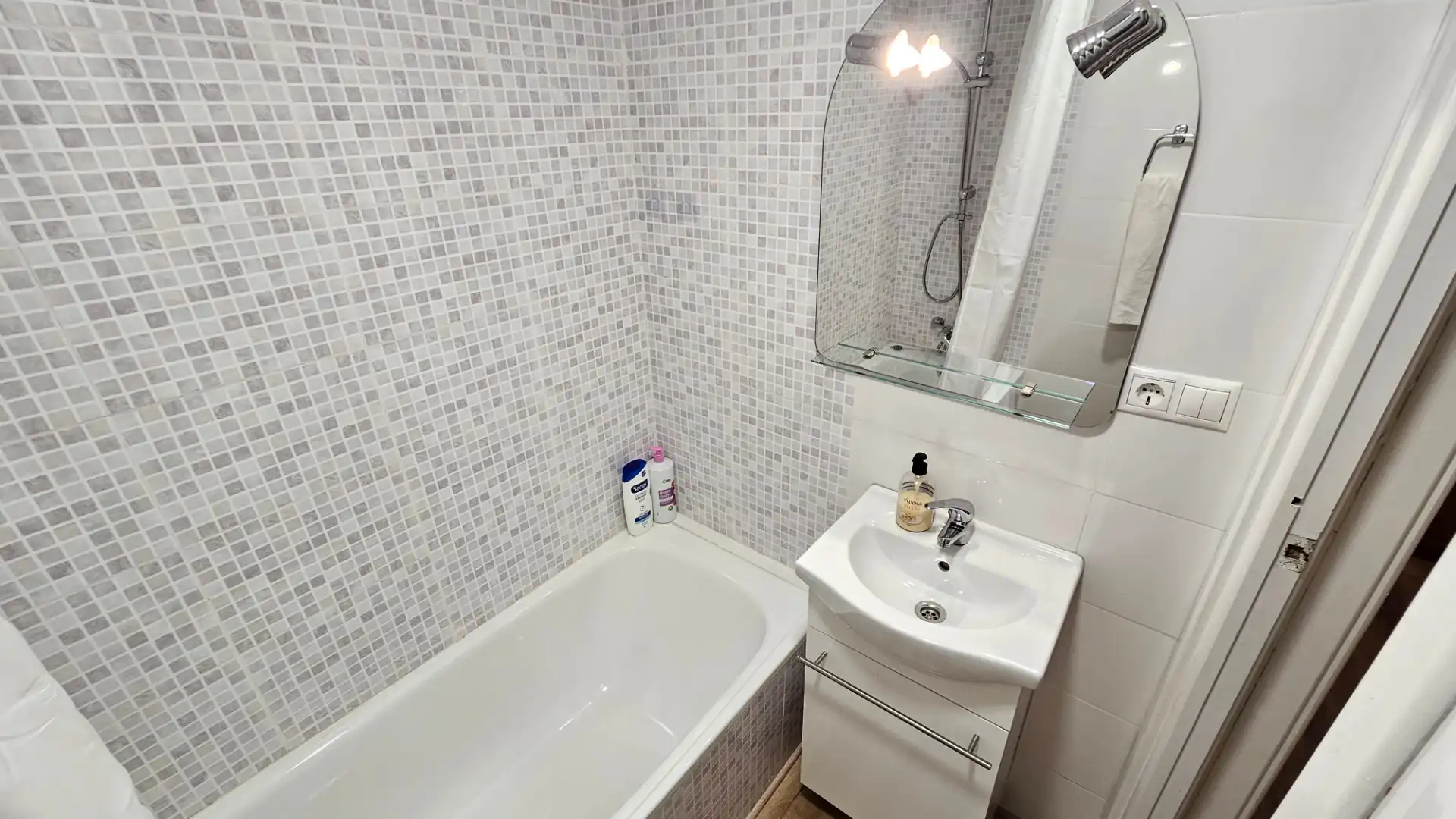 Baño de Casa adosada en venta en El Campello con Aire acondicionado, Calefacción y Jardín privado