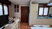 Cuina de Casa adosada en venda en Castro-Urdiales amb Calefacció, Jardí privat i Terrassa
