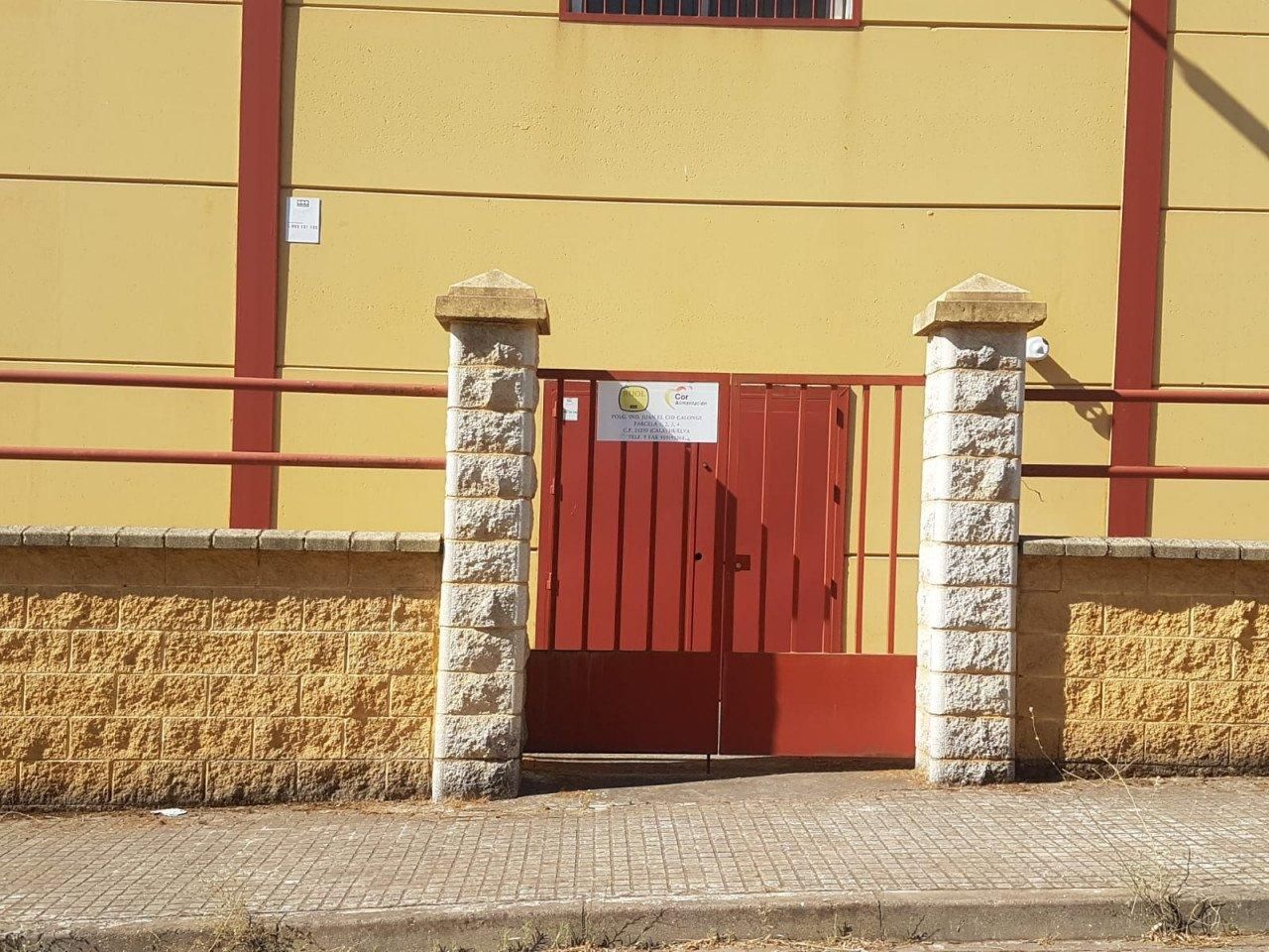 Vista exterior de Nave industrial en venta en Cala con Calefacción