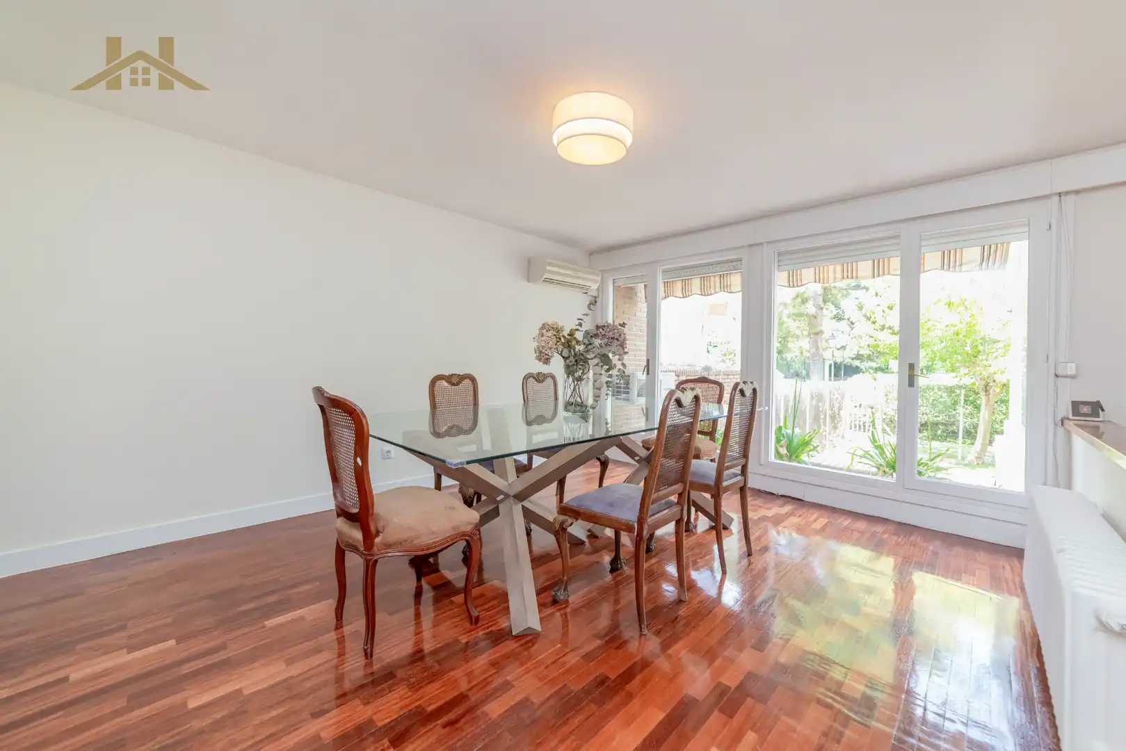 Comedor de Casa adosada en venta en Las Rozas de Madrid con Aire acondicionado, Calefacción y Jardín privado