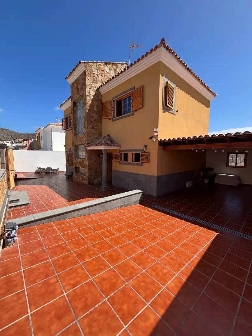 Villa con terrazza in vendita a Calle Nayra