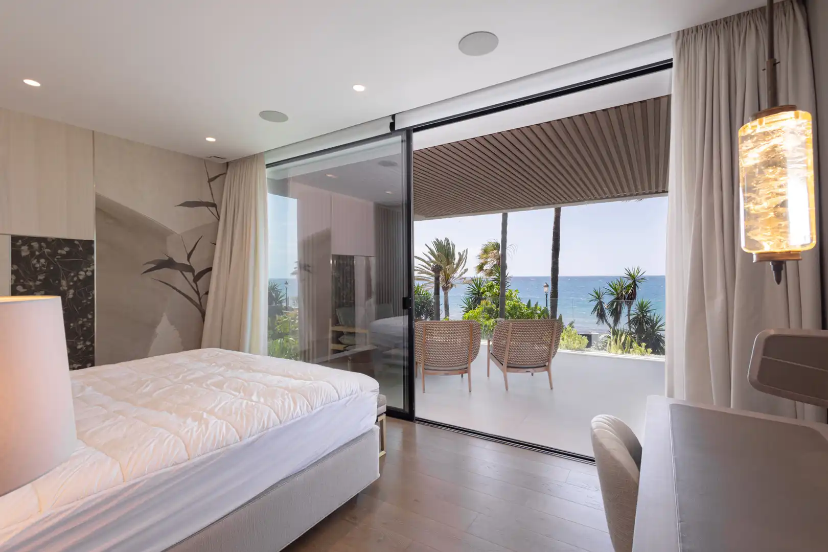 Dormitori de Casa o xalet en venda en Marbella amb Aire condicionat, Terrassa i Traster