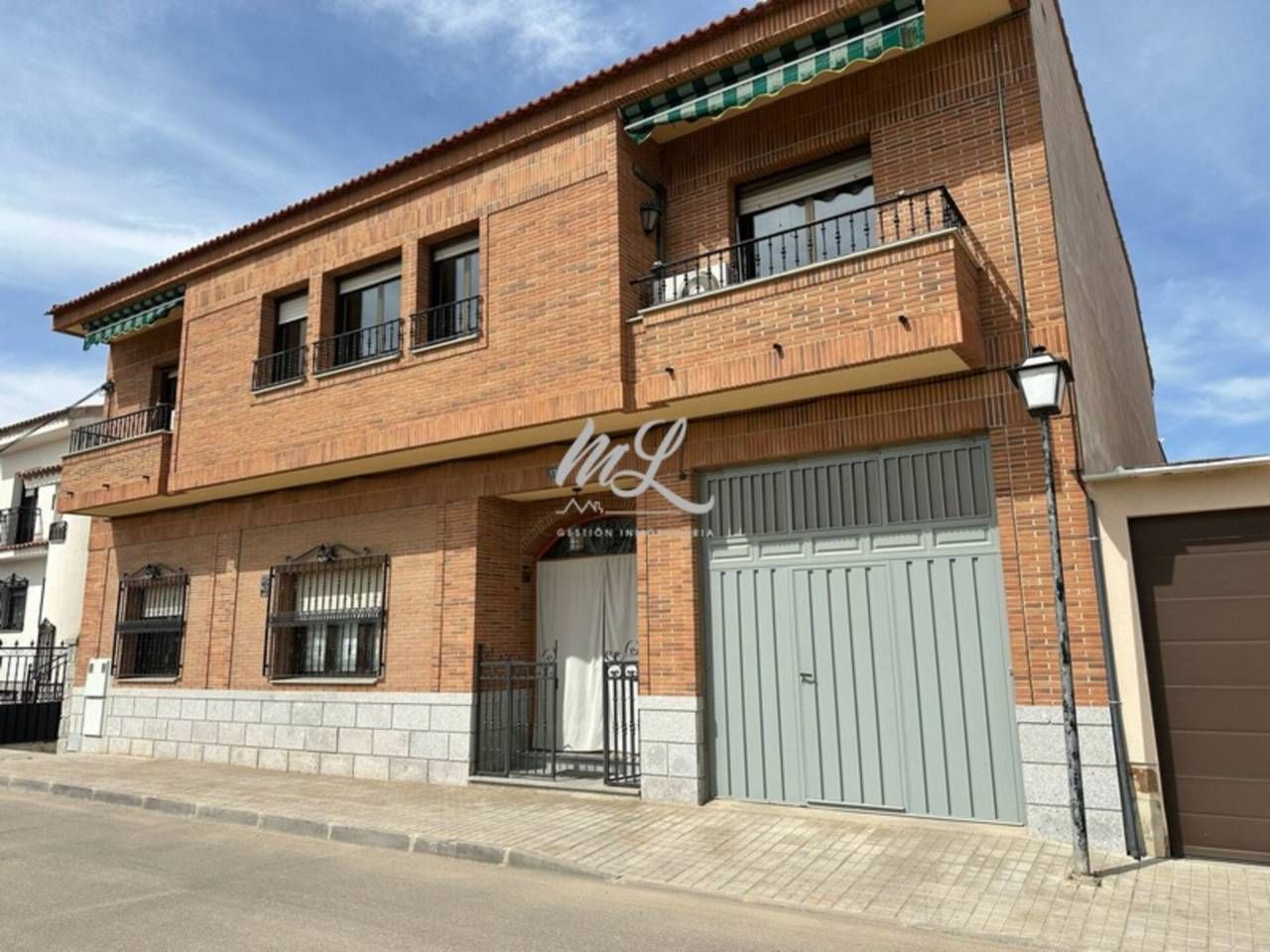 Vista exterior de Casa o xalet en venda en Orgaz amb Aire condicionat, Calefacció i Jardí privat