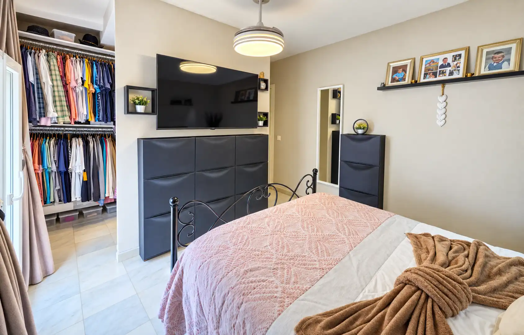 Bedroom of Houses for sale in La Duquesa
