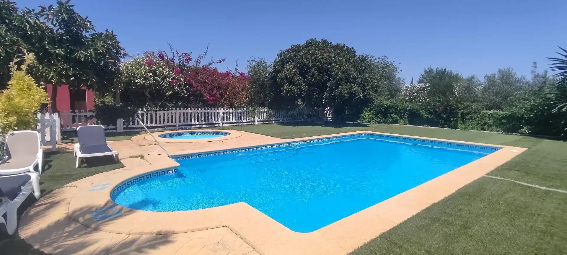 Piscina de Finca rústica en venda en El Coronil amb Aire condicionat, Jardí privat i Piscina