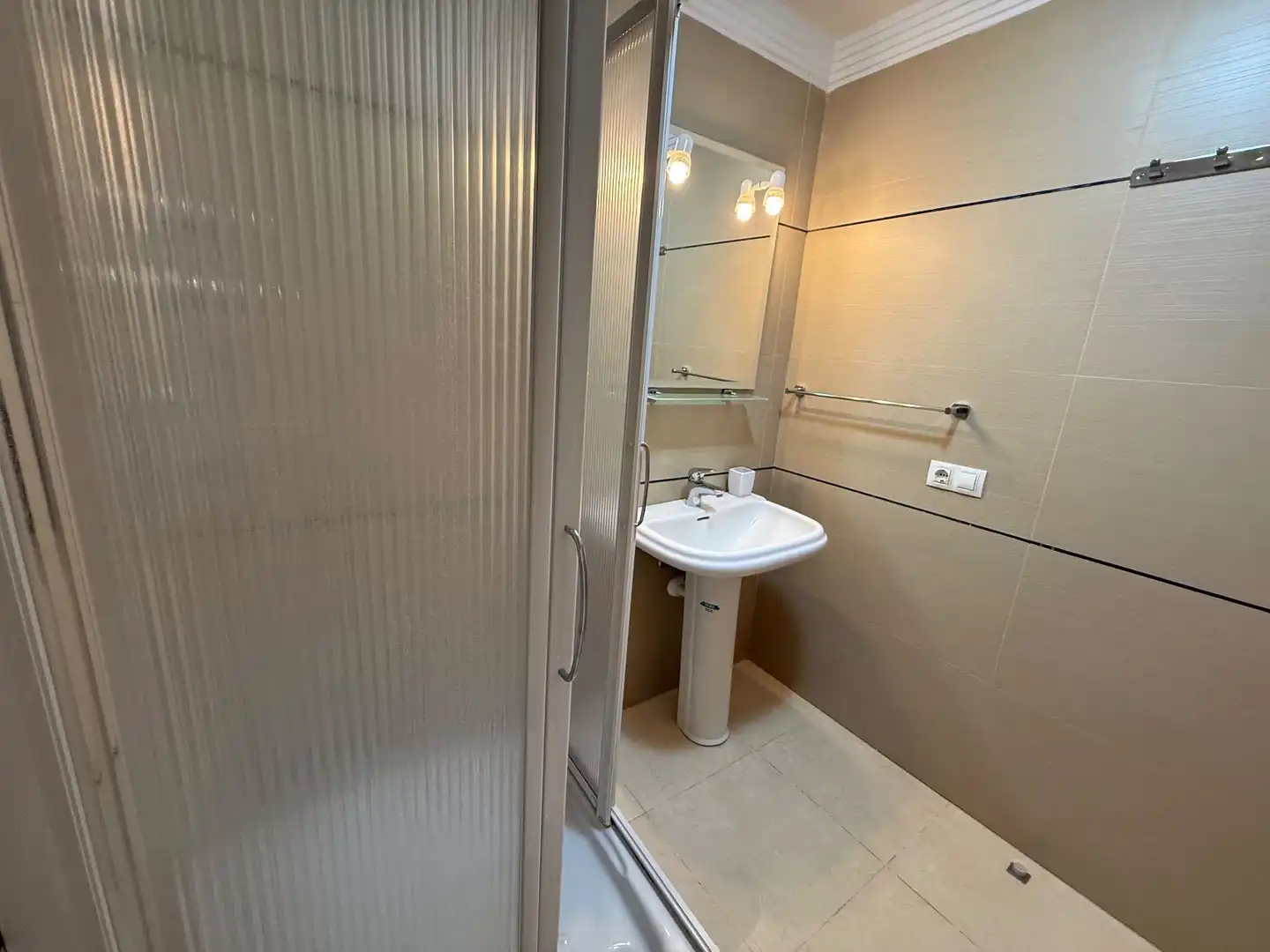 Bany de Apartament en venda en Adeje amb Terrassa, Piscina i Moblat