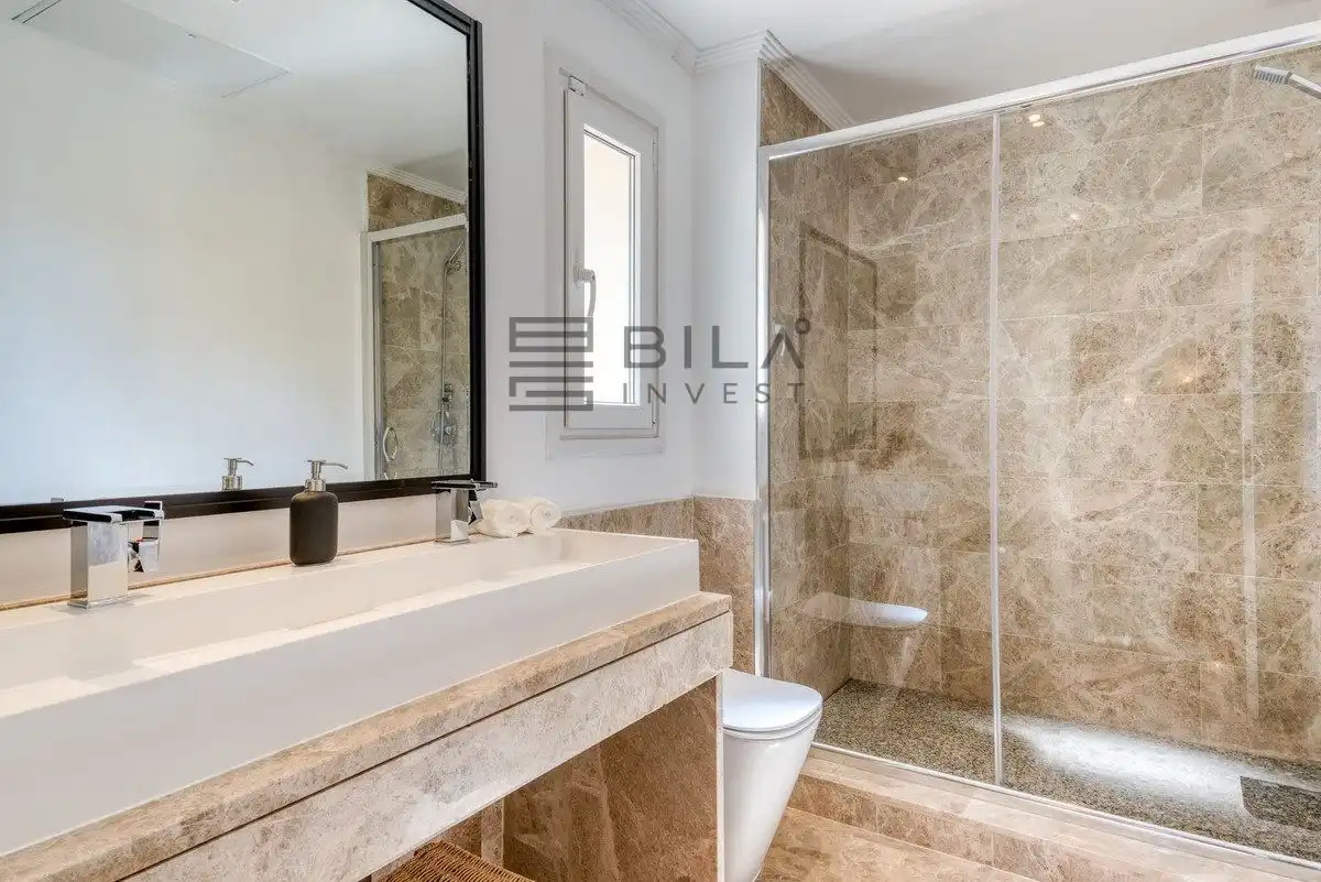 Bathroom of Detached homes for sale in Marbella  with Air Conditioner, Terrace and Storage room