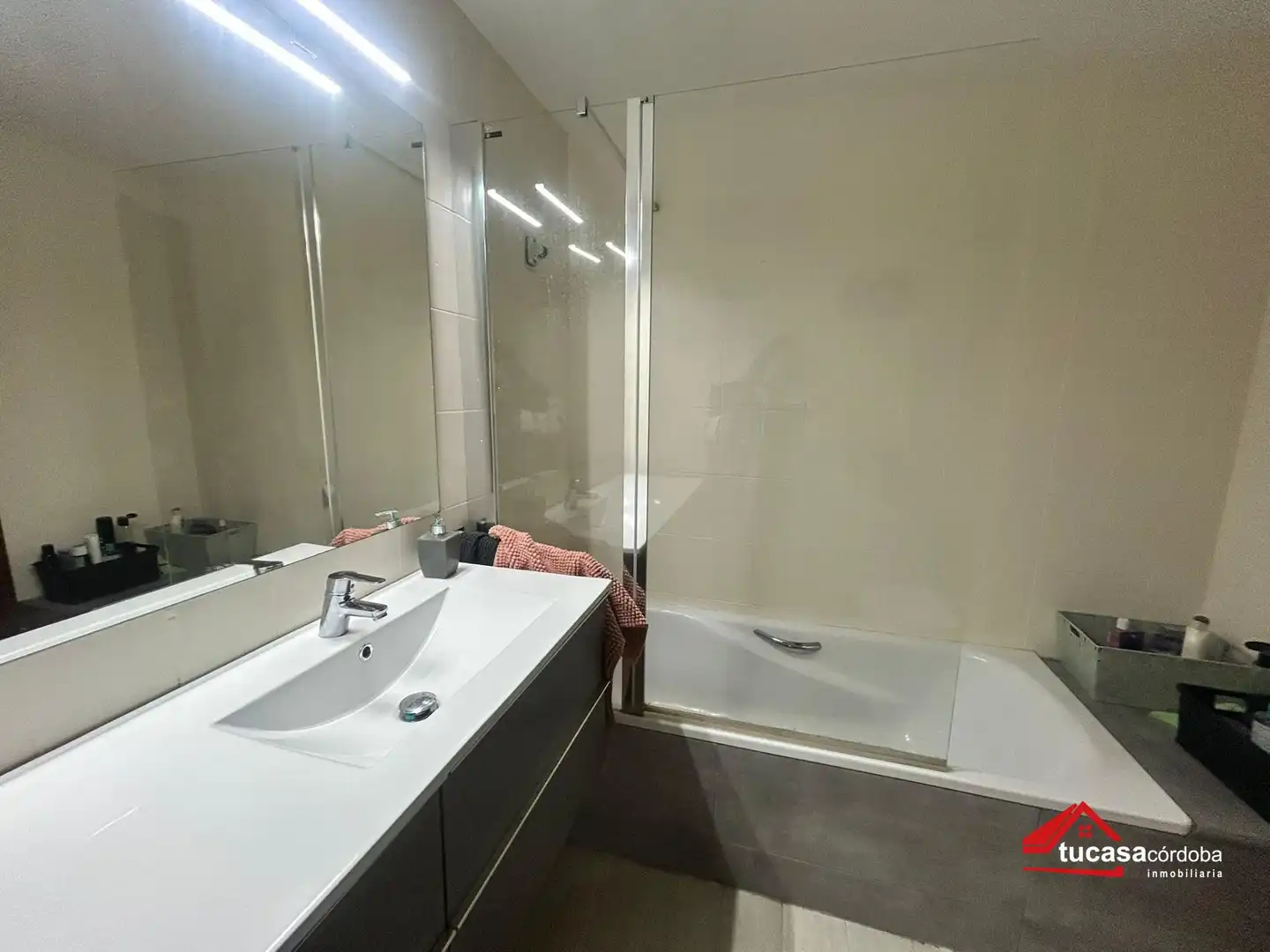 Badezimmer von Wohnung zum Verkauf in Córdoba mit Klimaanlage und Terrasse