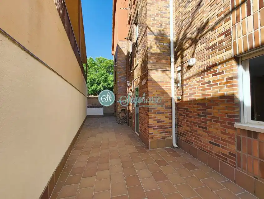 Vista exterior de Piso en venta en Bernuy de Porreros con Calefacción, Terraza y Trastero
