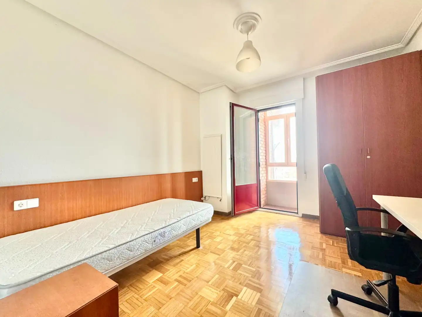 Schlafzimmer von Wohnung zur Miete in Vitoria - Gasteiz mit Terrasse