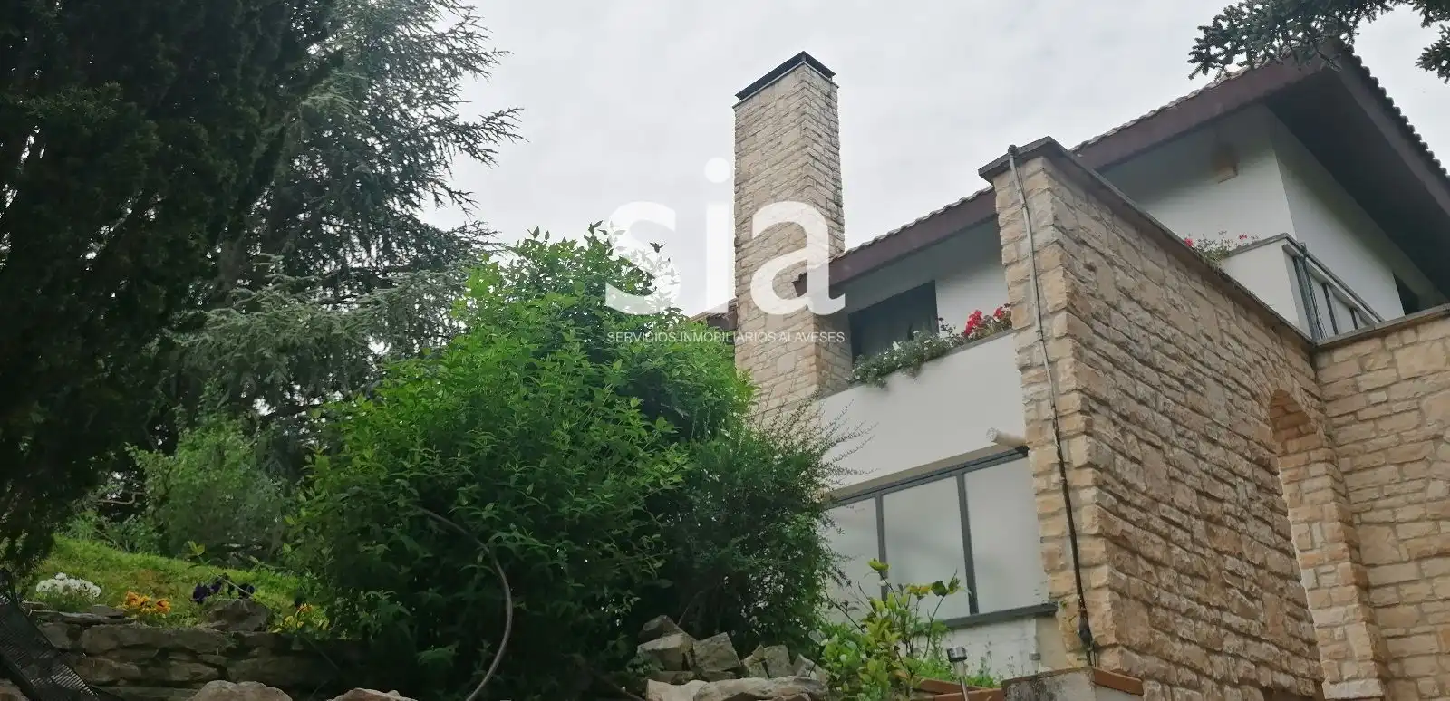 Vista exterior de Casa o xalet en venda en Vitoria - Gasteiz amb Calefacció i Traster