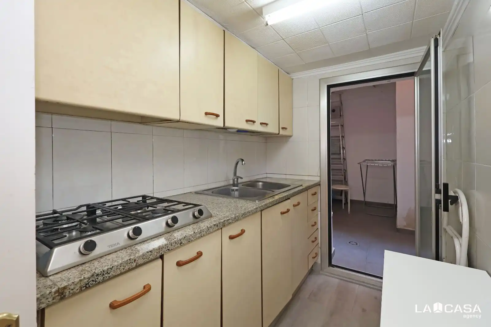 Business premises for transfer in Carrer de Blai, imagen 33