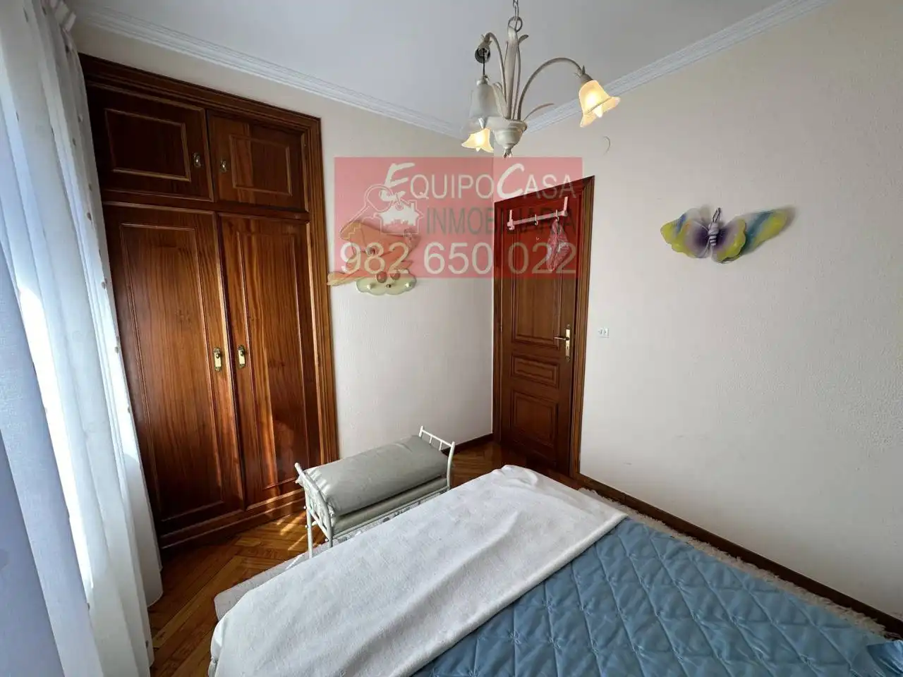 Dormitori de Casa o xalet en venda en Lugo amb Calefacció, Jardí privat i Parquet