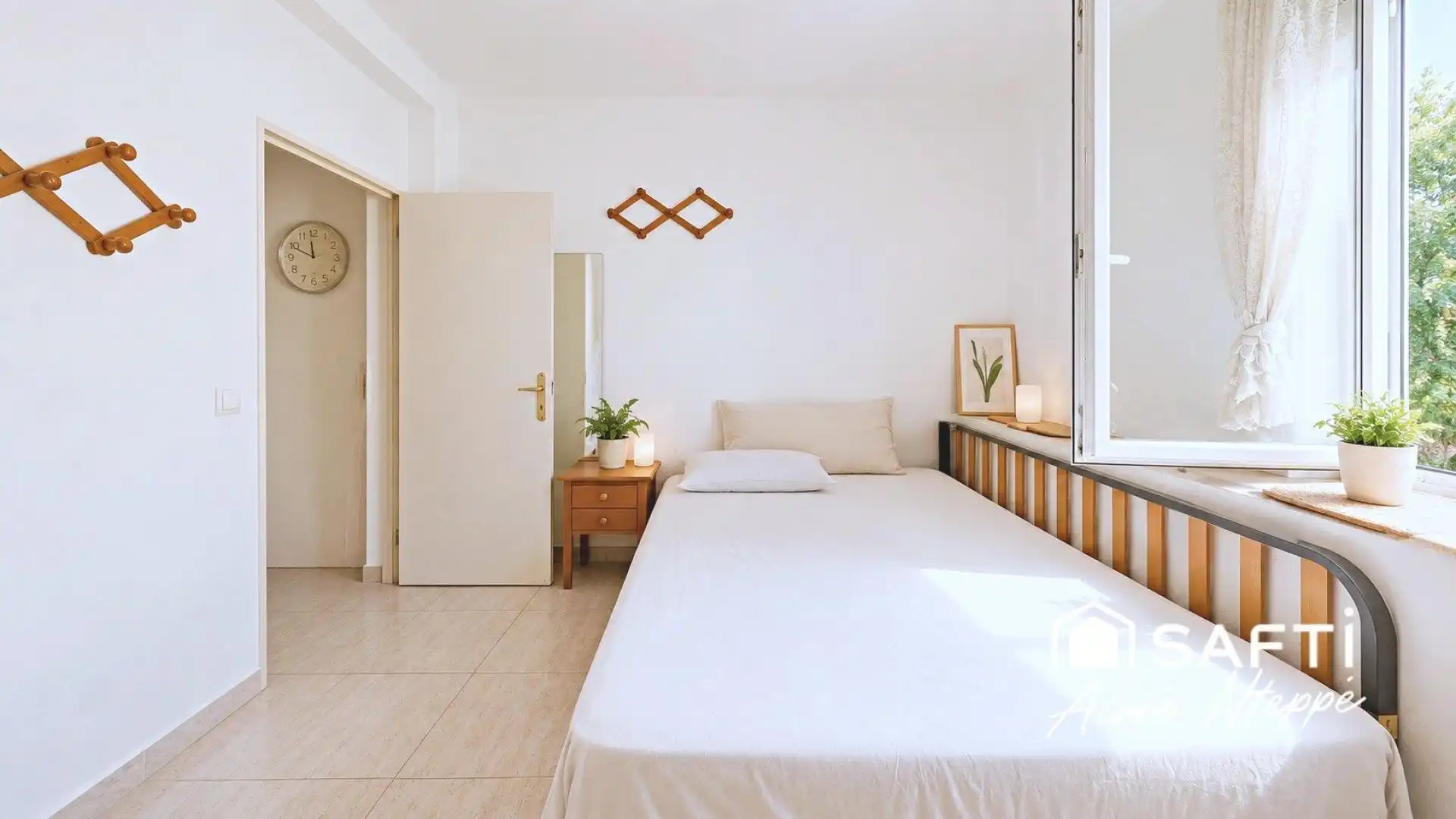 Bedroom of Flat for sale in Girona  with Heating, Furnished and Balcony