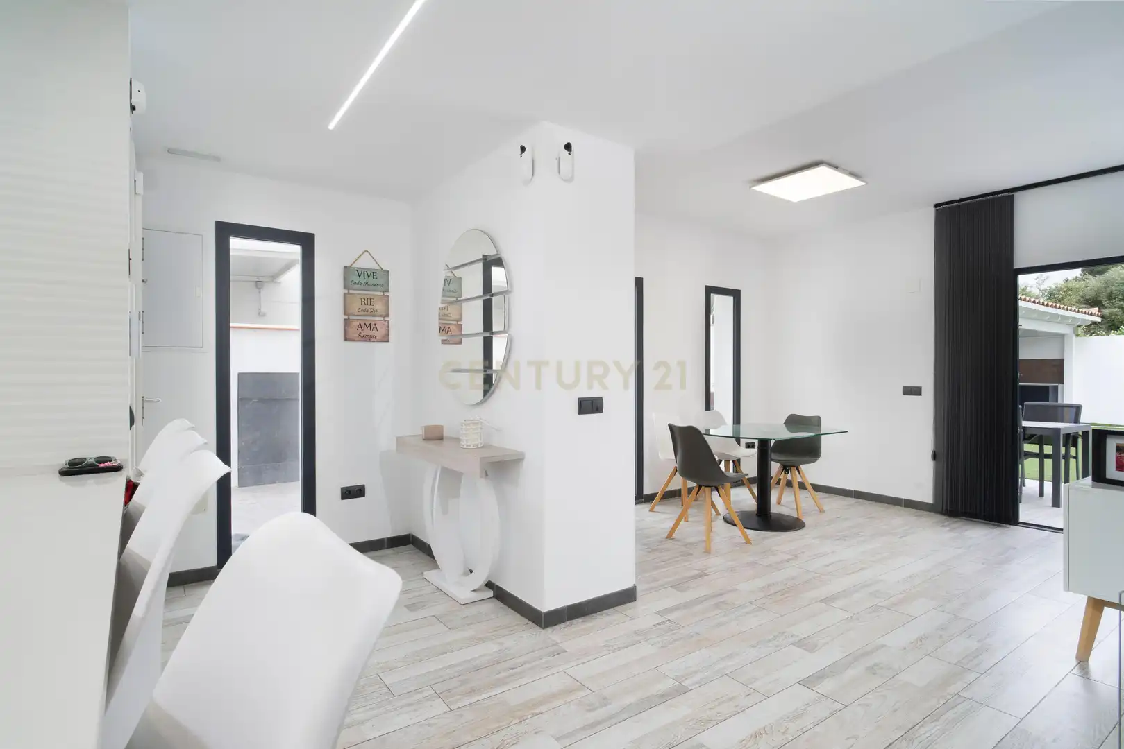 Living room of Houses for sale in Málaga  with Air Conditioner, Private garden and Storage room