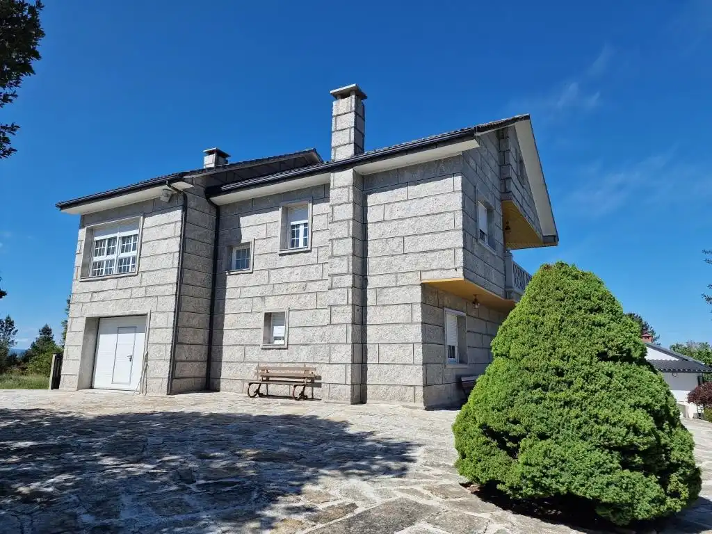 Vista exterior de Casa o chalet en venta en Ourense Capital  con Calefacción, Jardín privado y Parquet