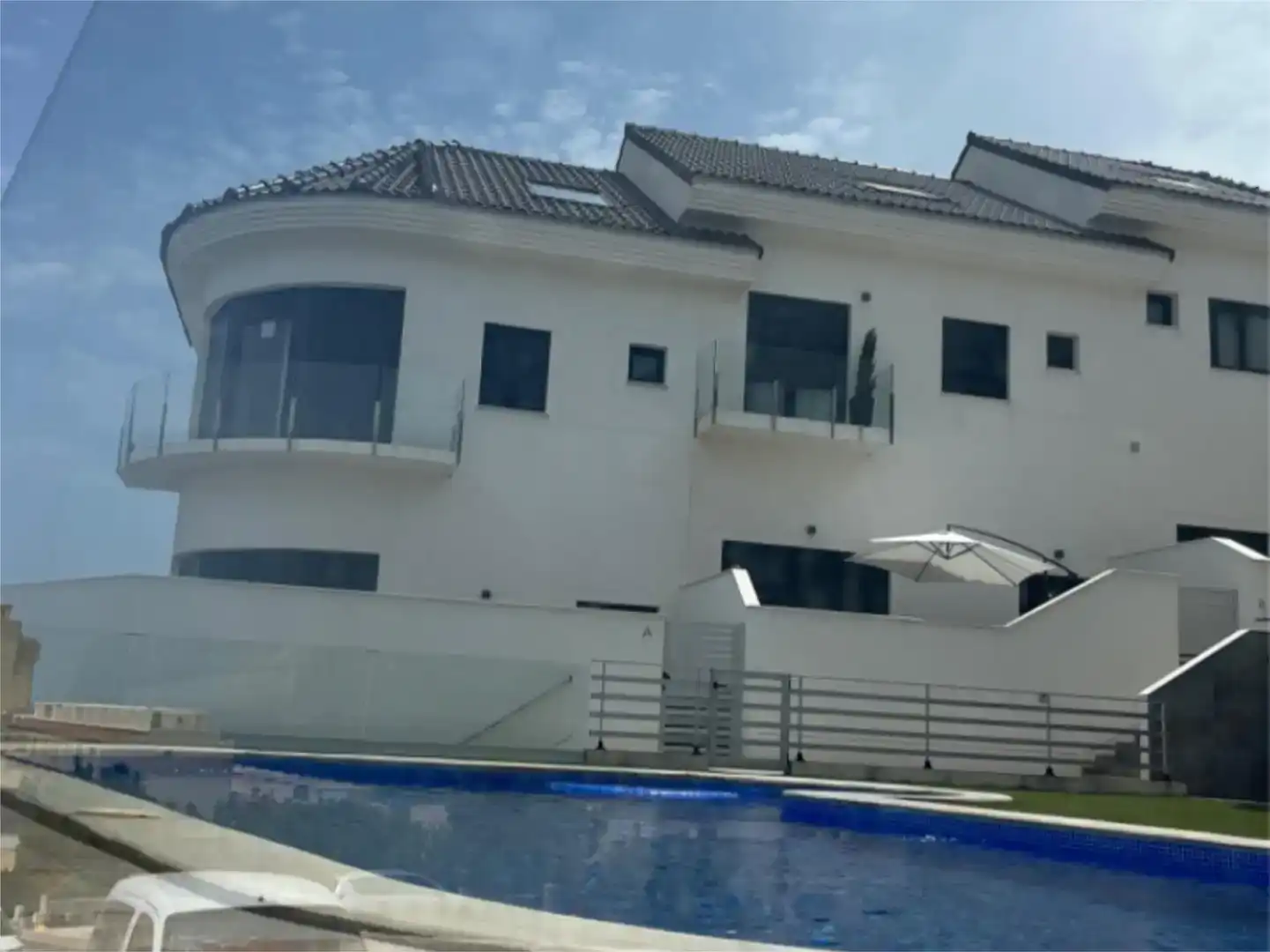 Vista exterior de Casa adosada de lloguer en Cullera amb Aire condicionat, Piscina i Balcó