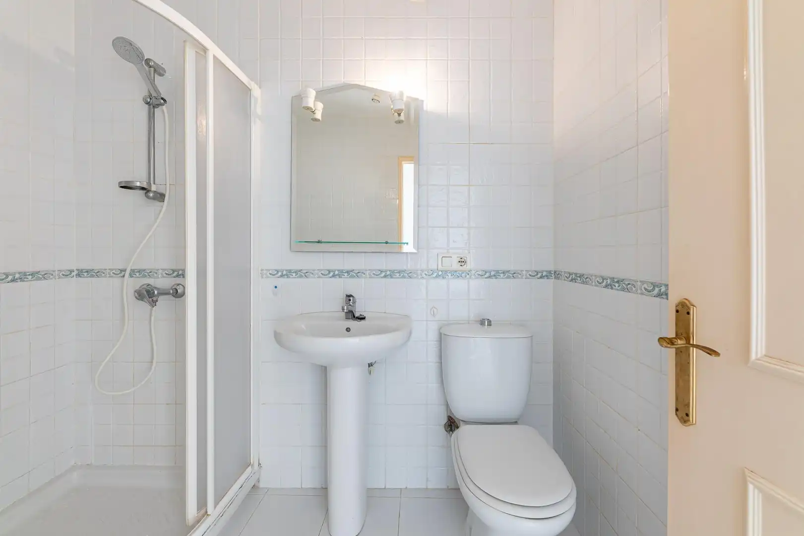 Baño de Apartamento en venta en Benalmádena con Aire acondicionado, Calefacción y Jardín privado