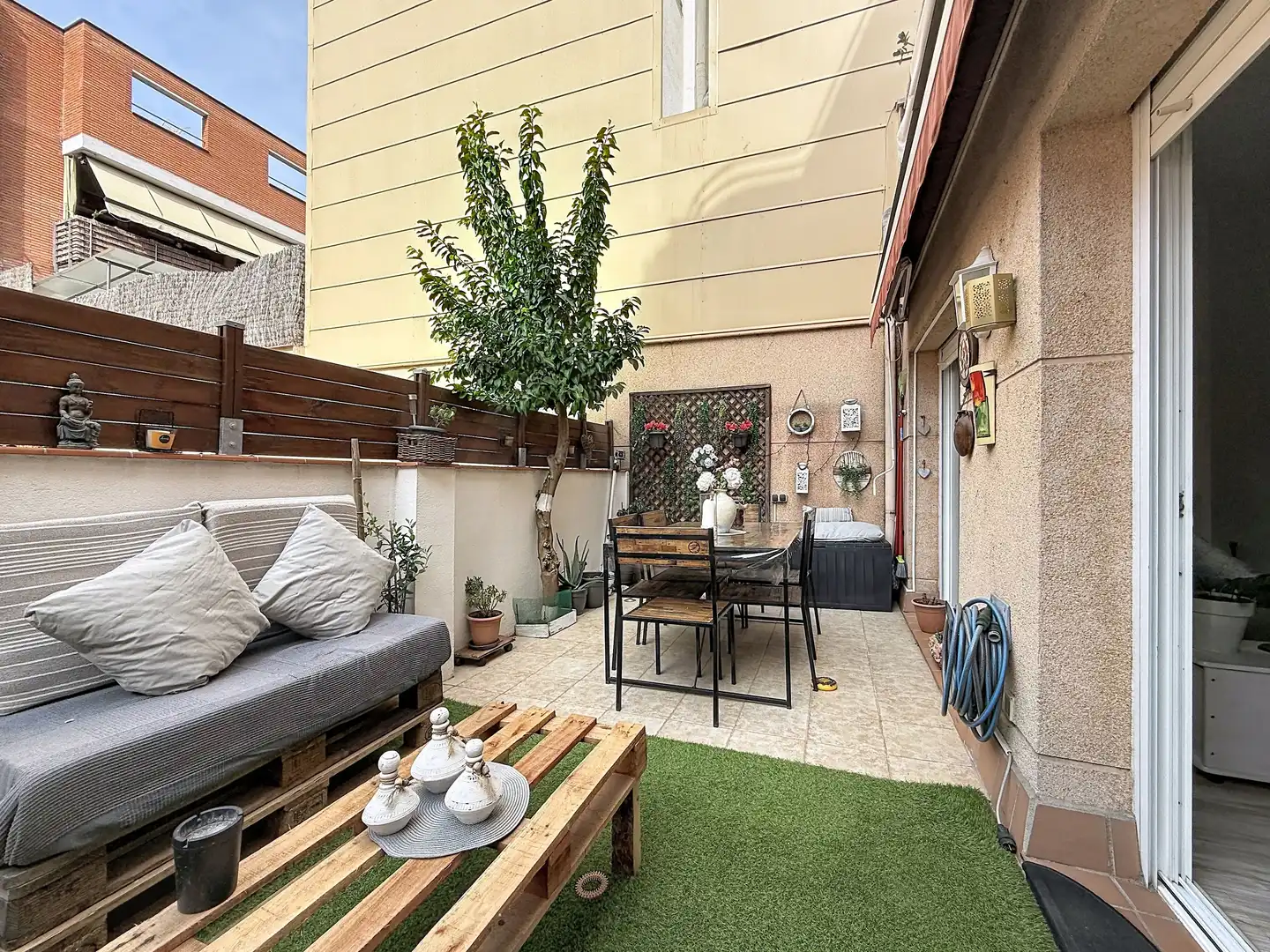 Flat with pool for sale in El Coll