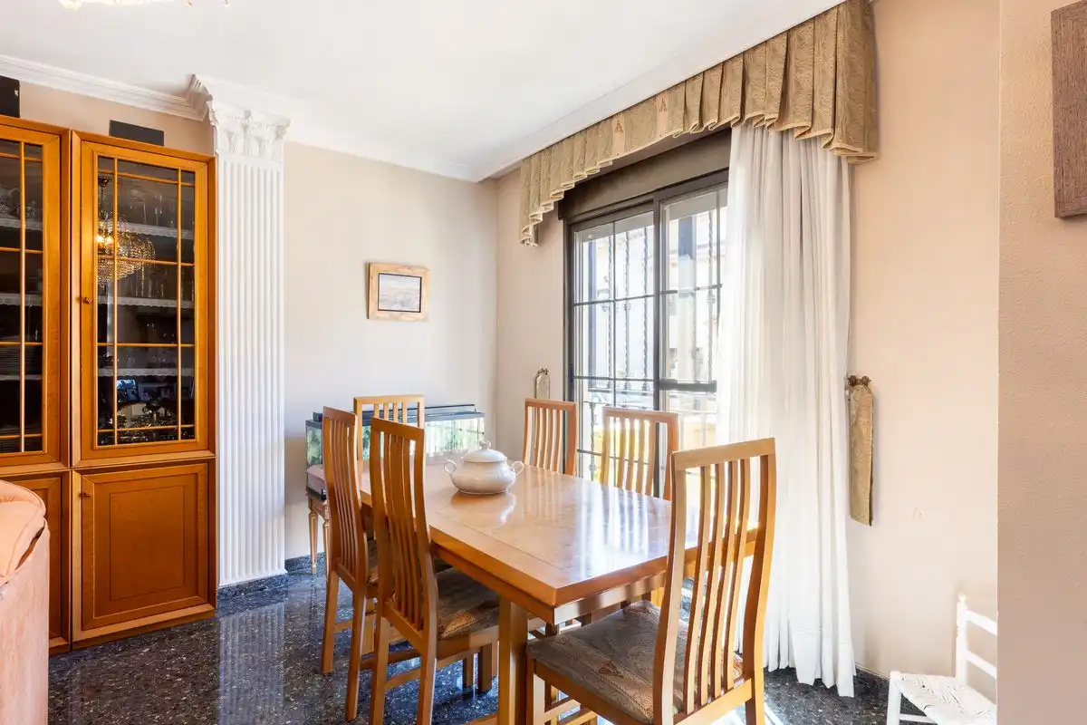 Comedor de Casa adosada en venta en Alaquàs con Aire acondicionado, Calefacción y Terraza