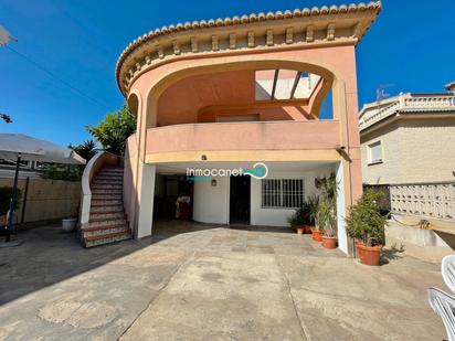 Vista exterior de Casa o xalet en venda en Oliva amb Piscina